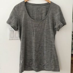 Icebreaker Medium Scoop neck short sleeve t-shirt merino grey w purple design